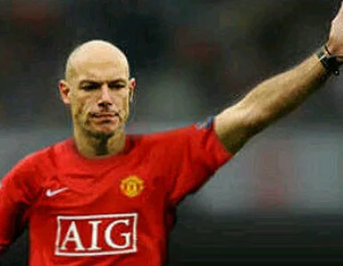 Miniatura: 10 tys. funtów kary dla piłkarza za żart...