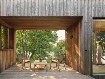 Z pozoru surowy, w środku pełen światła, projekt Williamson Williamson 