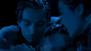 Kultowa scena z "Titanica" od lat nurtuje fanów. Czy Jack musiał zginąć? 