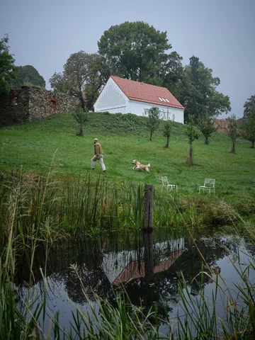 Mały dom w starym sadzie, projekt Jan Žaloudek 