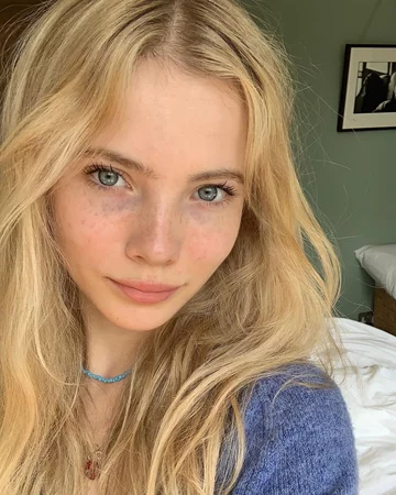 Freya Allan 