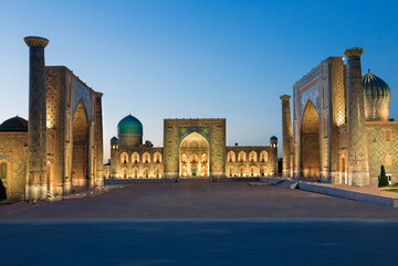 Uzbekistan nocą