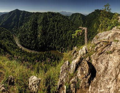 Miniatura: Popularny górski szlak zamknięty. Turyści...