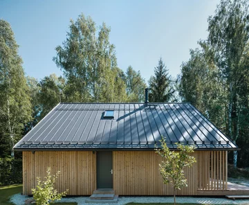 Drewniany dom w lesie, projekt Les Archinautes Linka, Les Archinautes