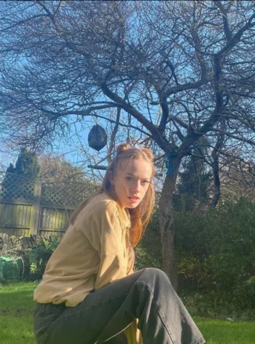 Amybeth McNulty 