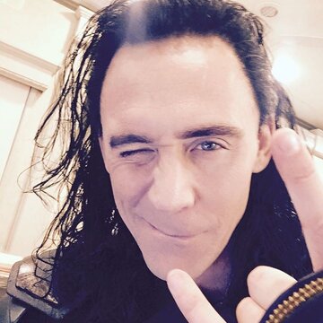 Tom Hiddleston na&nbsp;planie filmu &bdquo;Thor: Ragnarok&rdquo;