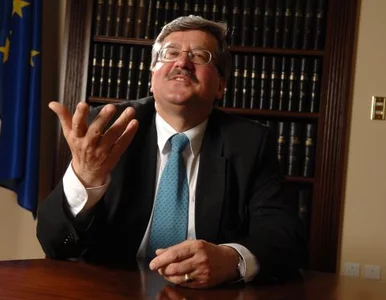 Miniatura: Komorowski: Może trzeba pomóc coś pomalować?