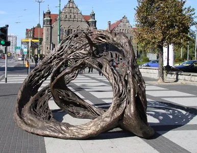 Miniatura: Rzeźby Roberta Sobocińskiego jadą na...