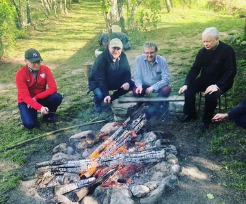 Ognisko z udziałem polityków PiS 