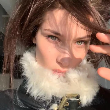 Bella Hadid 
