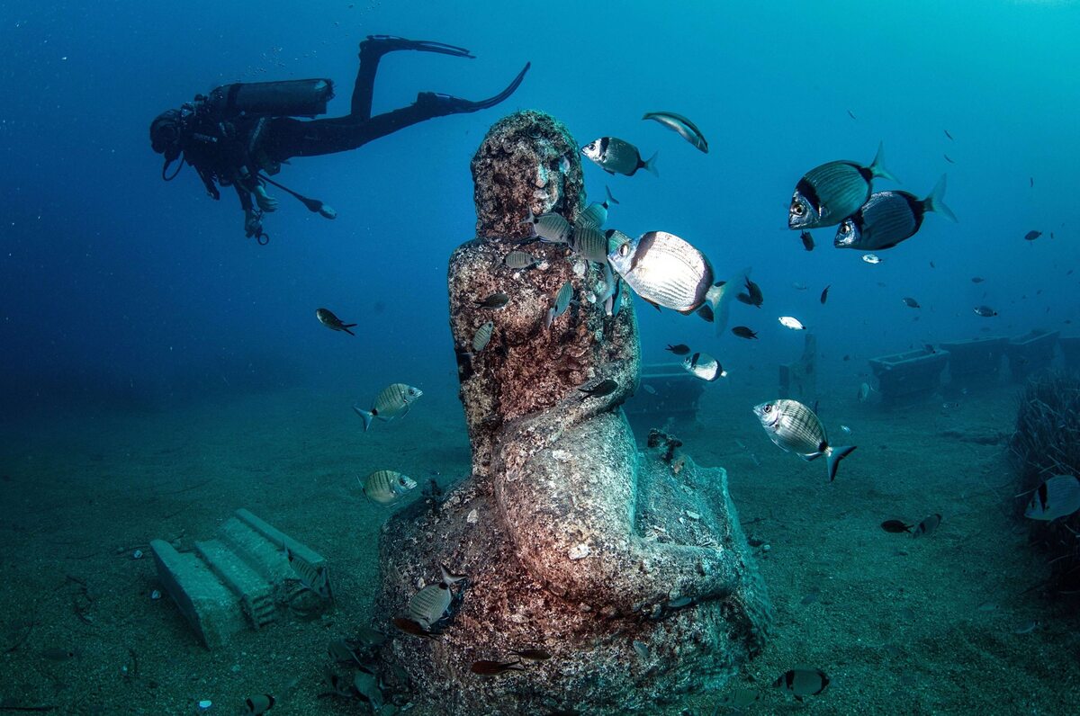 Rzeźba w Side Underwater Museum 