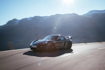 Porsche 718 Cayman GT4 RS 