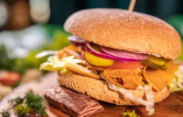 2 x Vege Kebs Burger + 2 x frytki z restauracji Milobar Cena: 54,90 zł