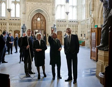 Miniatura: Obama to nie papież, musi zapłacić