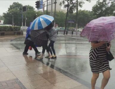 Miniatura: Chiny zmagają się z tajfunem. Podmuchy...