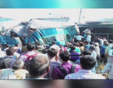 Miniatura: Katastrofa kolejowa w Indiach. 30 ofiar,...