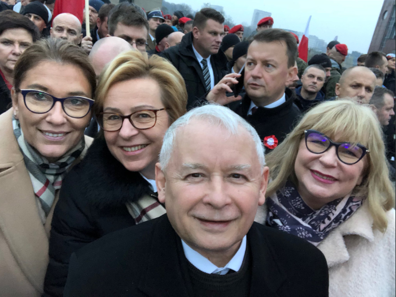 Jarosław Kaczyński na selfie 