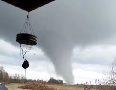 Miniatura: Tragiczne święta w USA. Tornada zabiły co...