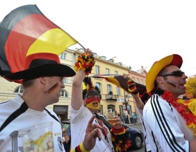 Miniatura: Niemieccy kibice zalewają ulice Warszawy