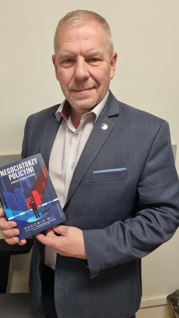 Podinsp. Krzysztof Balcer jest bohaterem książki Radomira Wita