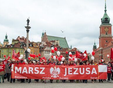 Miniatura: Kilkaset ludzi na ulicach Warszawy. "Jezus...