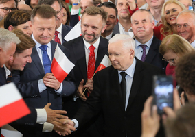 Zjednoczona Prawica prowadzi, Konfederacja z dwucyfrowym wynikiem....