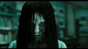 Daveigh Chase jako Samara w filmie „The Ring” (2002) 