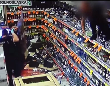 Miniatura: Wskoczył na sklepowy regał i się zaczęło....