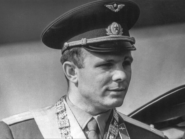 Mężczyzna na zdjęciu to: