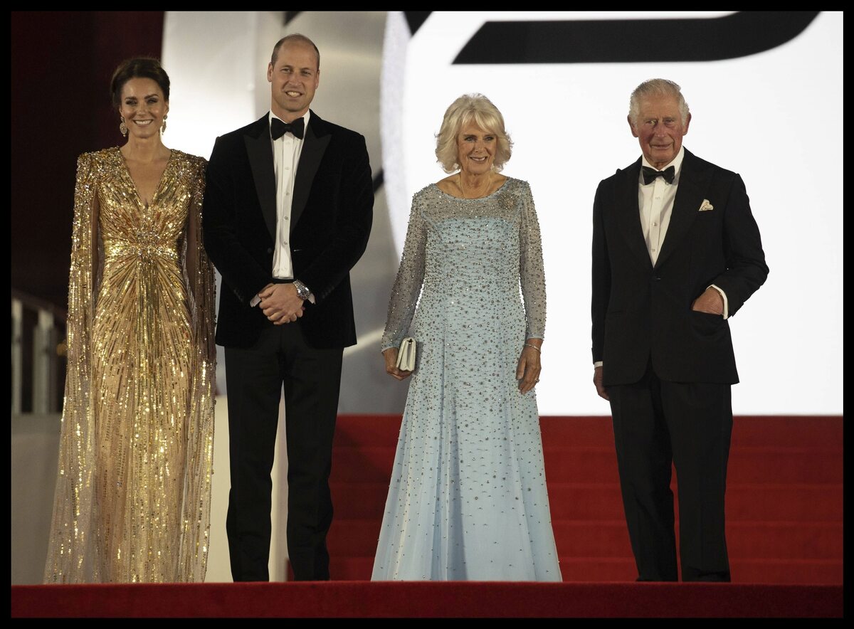 Członkowie rodziny królewskiej: księżna i książę Cambridge oraz księżna Kornwalii i książę Walii 