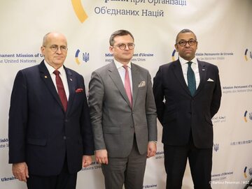 Ministrowie spraw zagranicznych Ukrainy Dmytro Kuleba, Polski Zbigniew Rau i Wielkiej Brytanii James Cleverly.