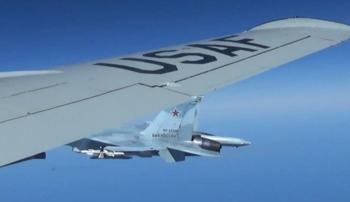Incydent nad Bałtykiem. Rosyjski Su-27 półtora metra od samolotu USA 