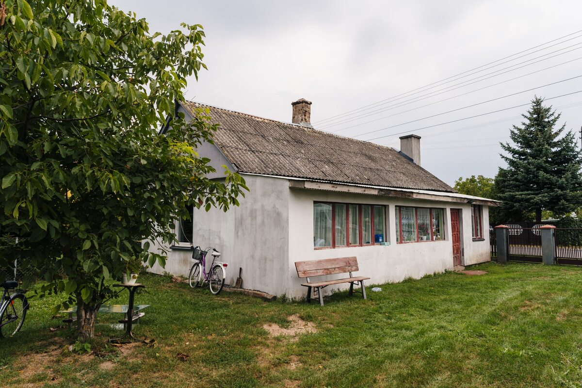 Dom przed remontem w mazowieckiej wsi Guzów 