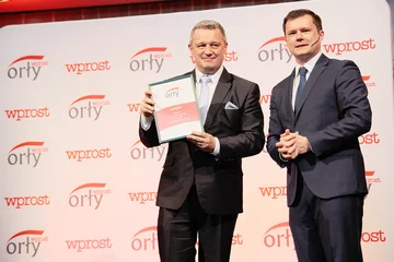 Orły Tygodnika „Wprost” 2016 na Pomorzu ENERGA S.A., Grupa Lotos S.A. oraz prezydent Gdyni Wojciech Szczurek zostali laureatami Orłów Tygodnika „Wprost” na Pomorzu. Nagrody wręczono w poniedziałek w sopockim Sheraton Hotel. Statuetkę w imieniu prezydenta Gdyni odebrała wiceprezydent Katarzyna Gruszecka-Spychała.