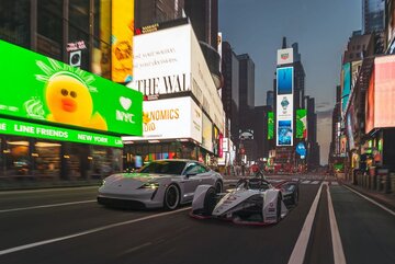 Elektryczne Porsche na&nbsp;Times Square
