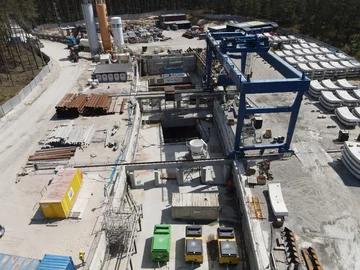 Prace na terenie budowy tunelu pod Świną 