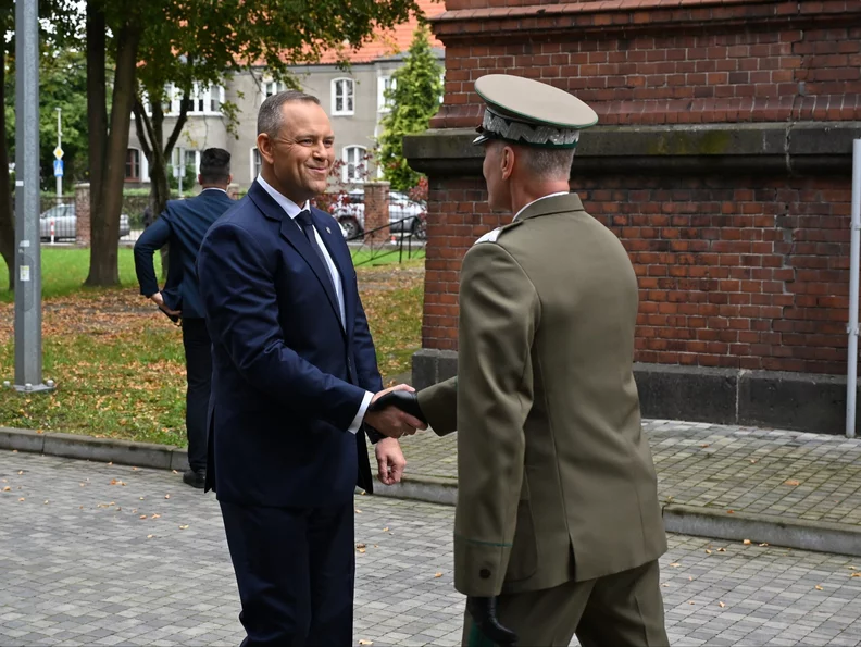 Miniatura: Nie tylko Zełenski odesłał order....