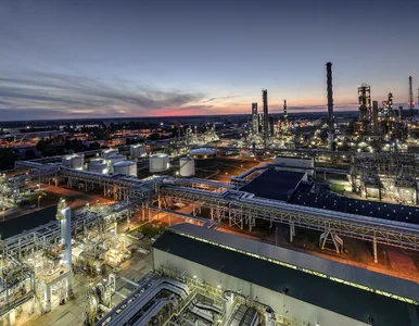 Miniatura: PKN ORLEN inwestuje w segment petrochemiczny