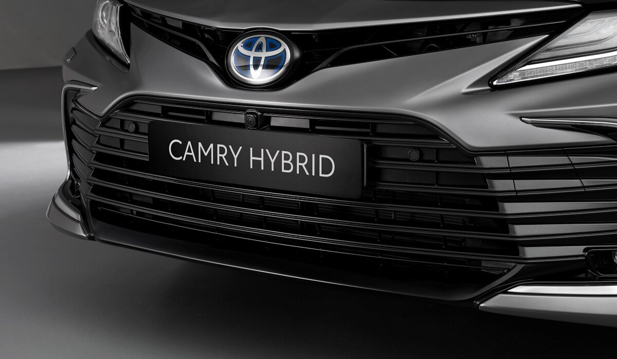 Nowa Toyota Camry Hybrid 