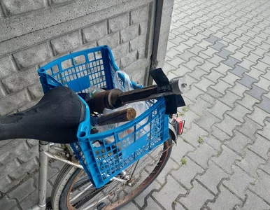 Miniatura: Pocisk do granatnika w koszyku rowerowym....