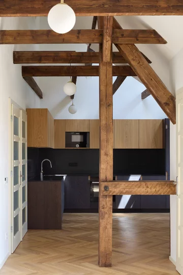 Renowacja willi z lat 30. w Pradze. Projekt Atelier Hajný 