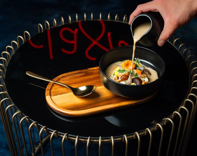 Miniatura: „Gotowanie to opowiadanie historii bez...