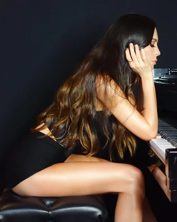 Lola Astanova 