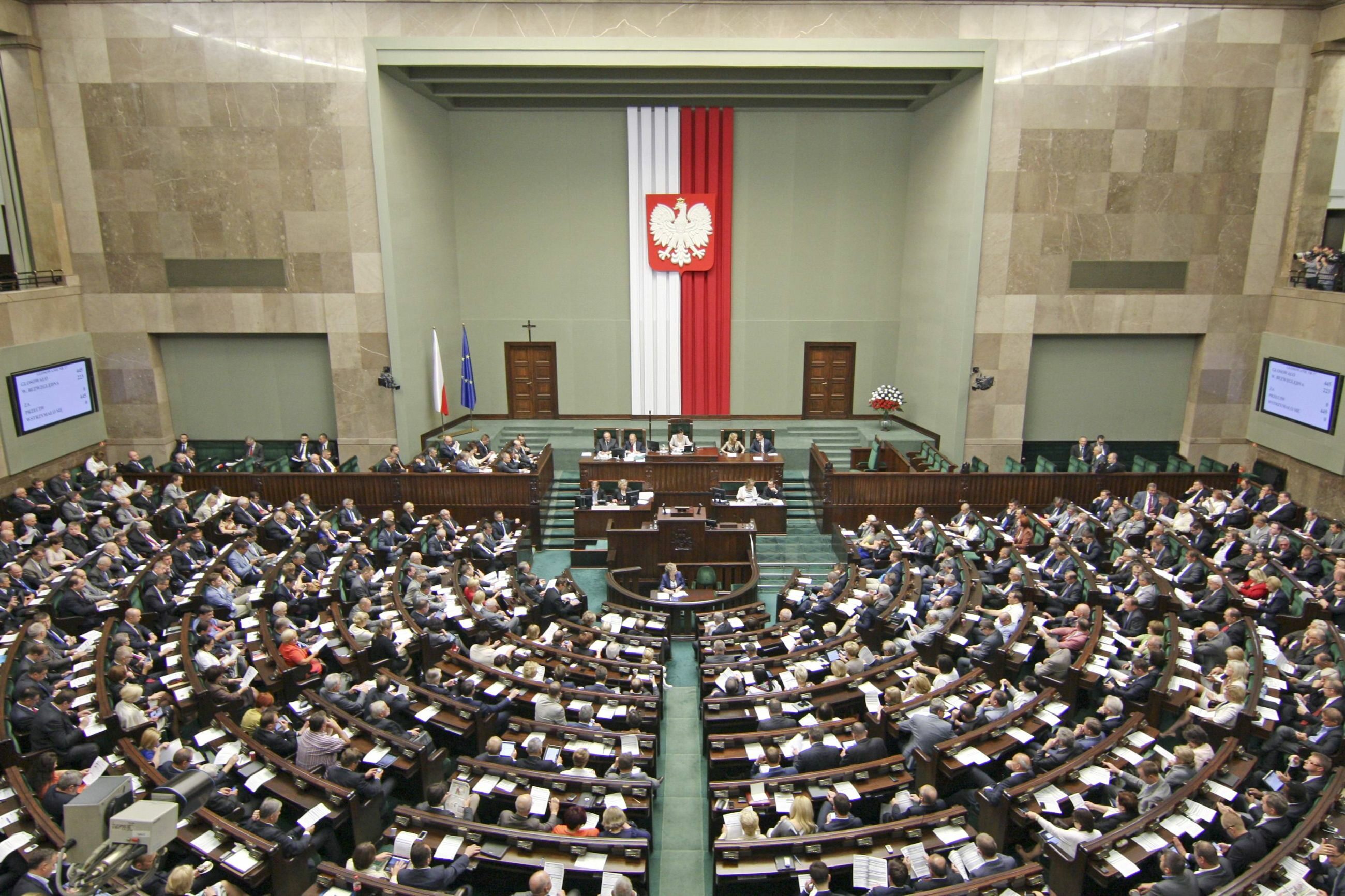 Pewien poseł zdradził na antenie Polskiego Radia, że w lipcu weźmie ślub. O kim mowa?