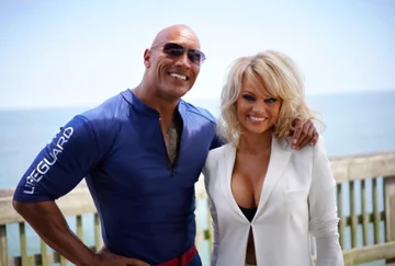 Dwayne Johnson i Pamela Anderson Dwayne Johnson i Pamela Anderson