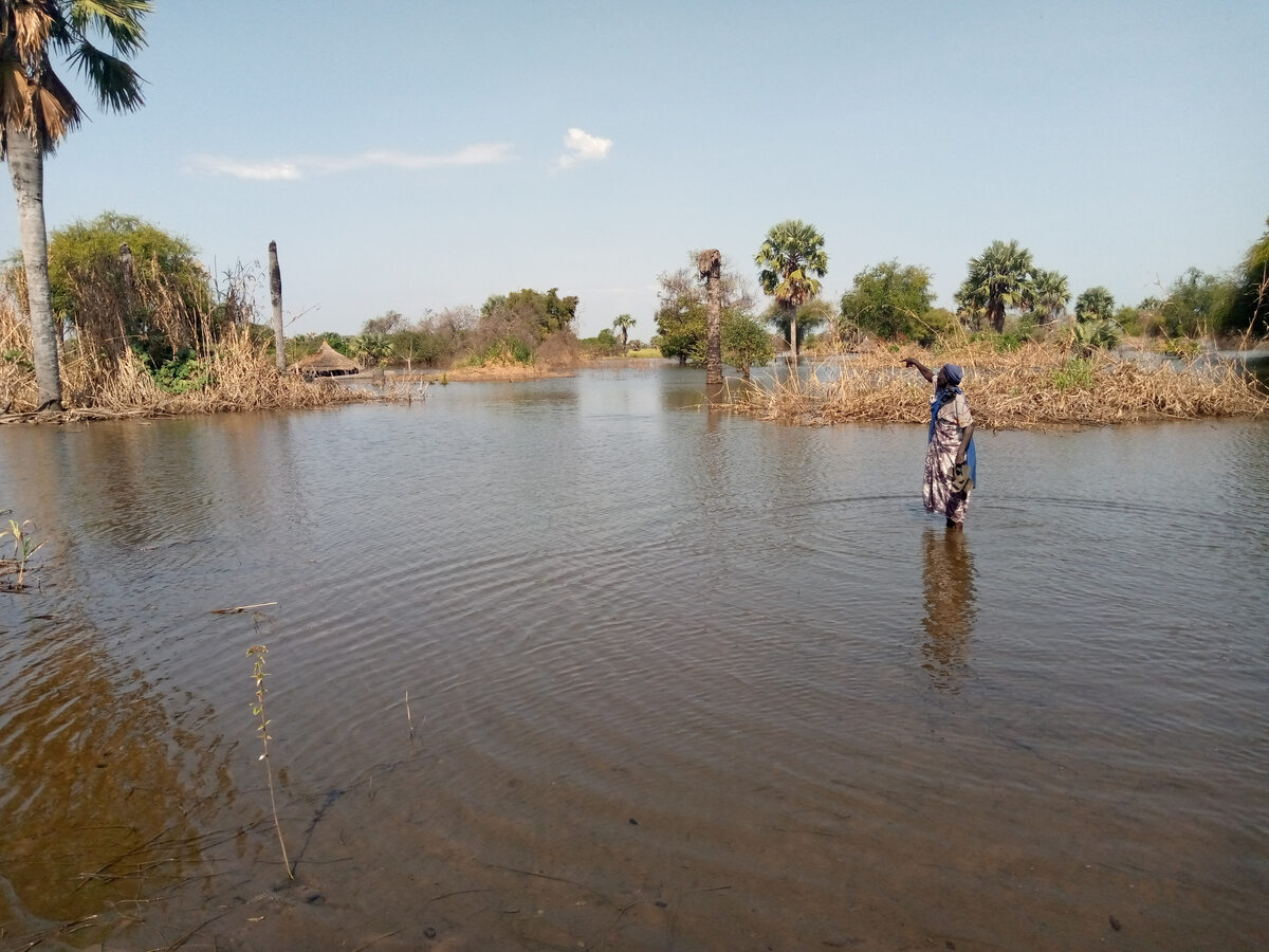 Sudan Południowy. Zalane drogi po powodzi 