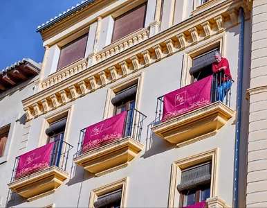 Miniatura: Wynajem balkonów za 9 tysięcy euro....