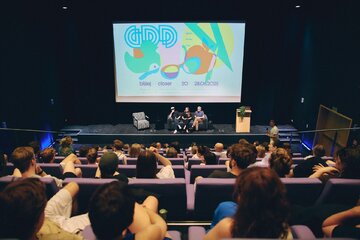 19. edycja Gdynia Design Days odbyła się pod hasłem „Bliżej”. W centrum zainteresowania znalazły się relacje projektowania z człowiekiem, miastem, rzemiosłem i środowiskiem 