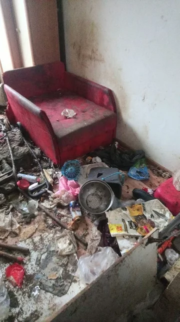 Zaniedbanie mieszkanie, w którym zamknięte było 10 psów 