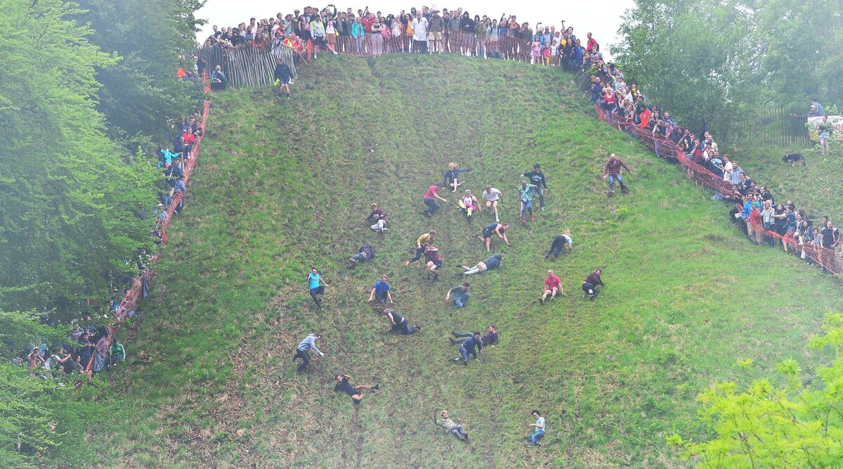 Zawody Cooper's Hill Cheese-Rolling and Wake w Gloucestershire 